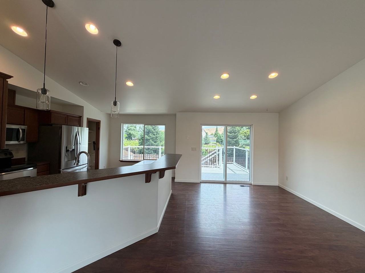 2581 Ne Noble Loop - Photo 5 of 23