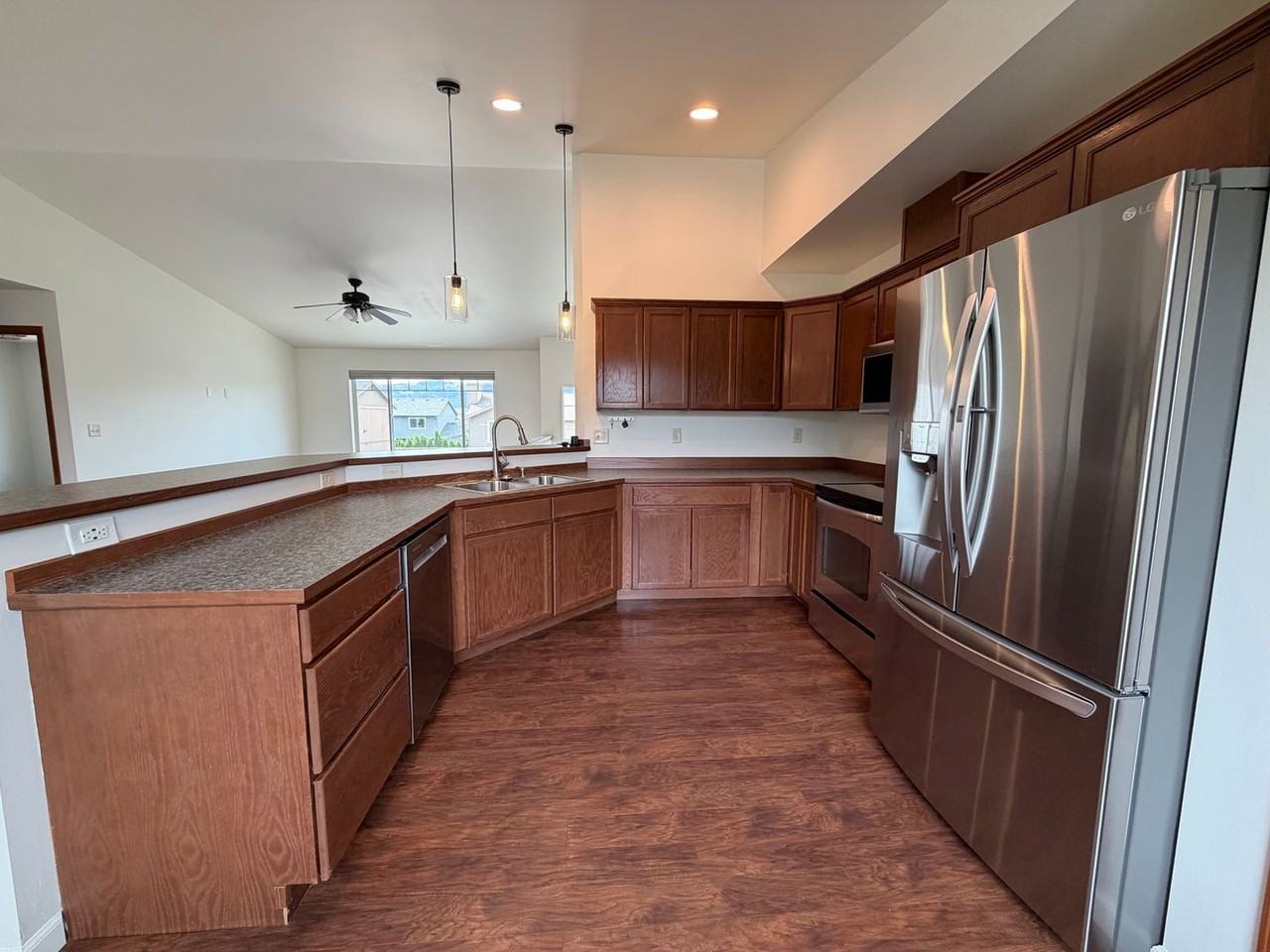 2581 Ne Noble Loop - Photo 6 of 23