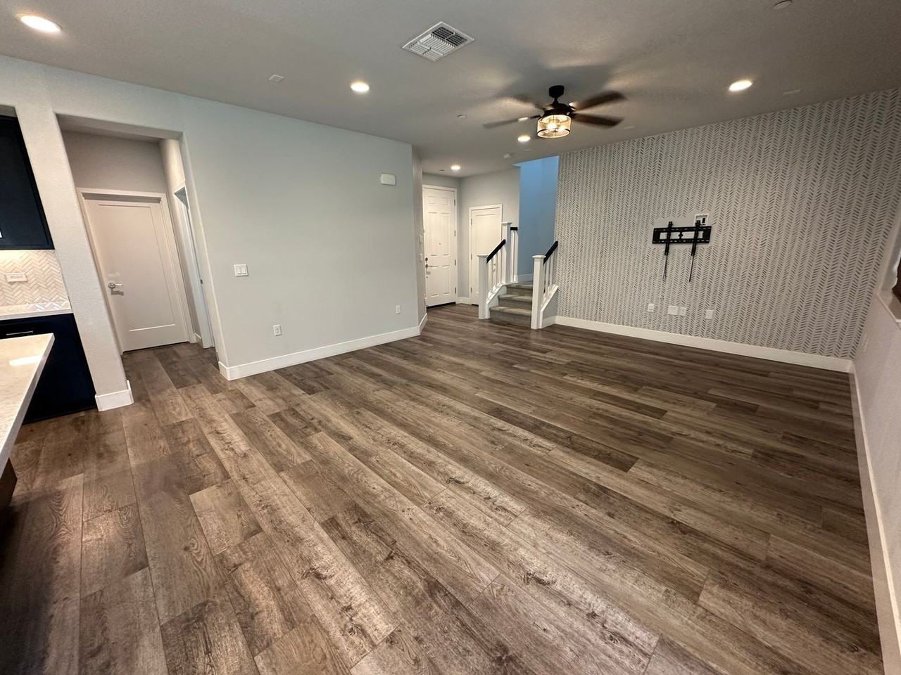 360 W Thurman Ave - Photo 4 of 33
