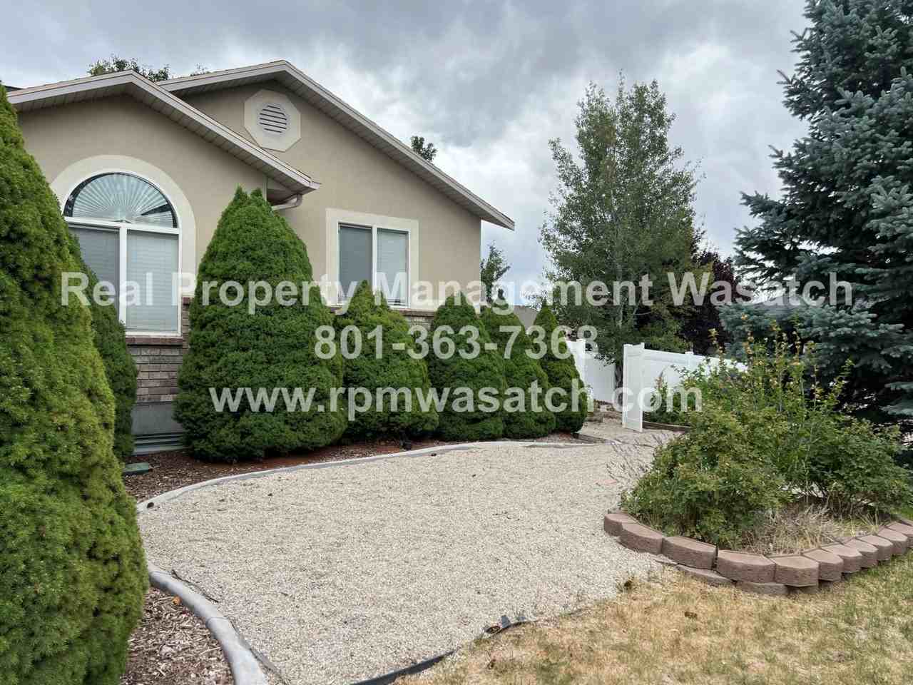 7455 S 4950 W - Photo 4 of 46