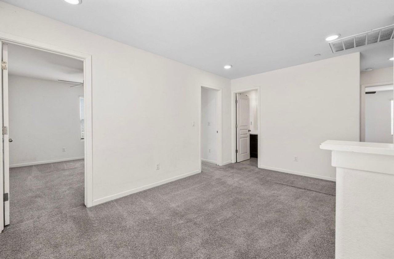 641 S Laguna St - Photo 3 of 5