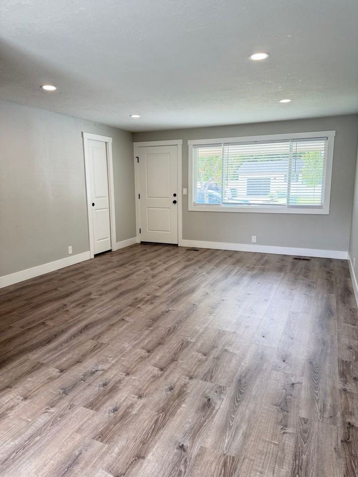 1326 W Carlton St - Photo 3 of 13