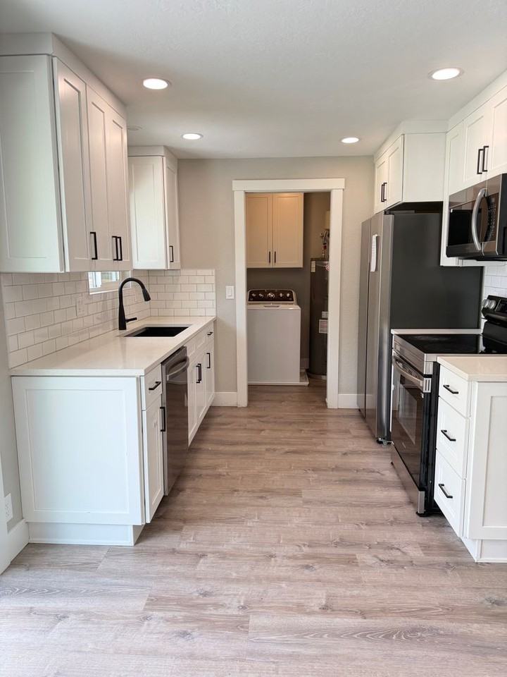 1326 W Carlton St - Photo 2 of 13
