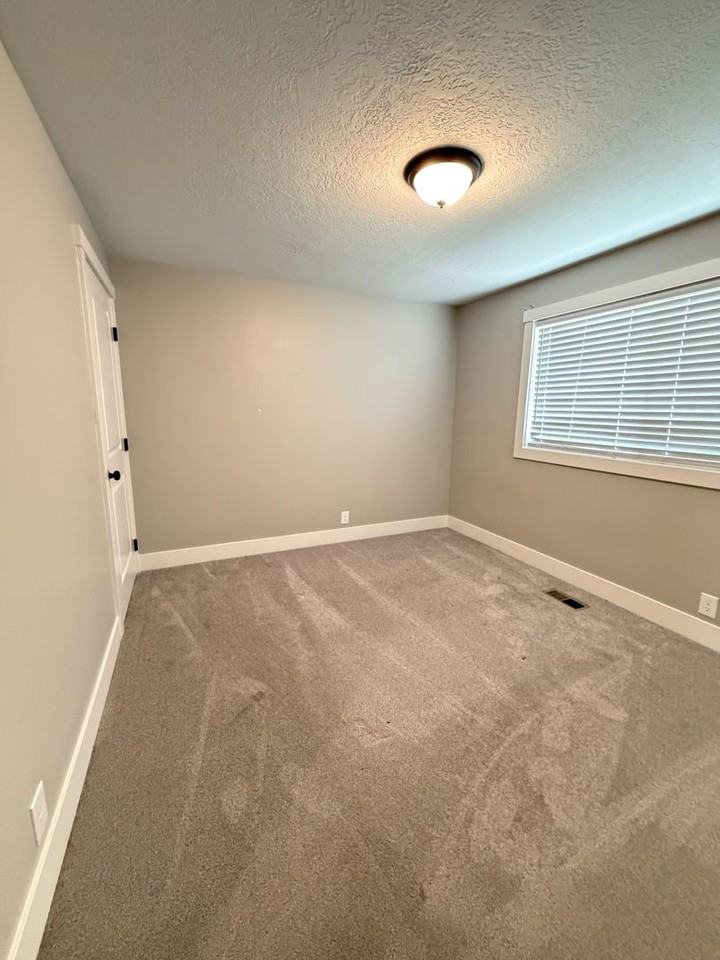 1326 W Carlton St - Photo 4 of 13