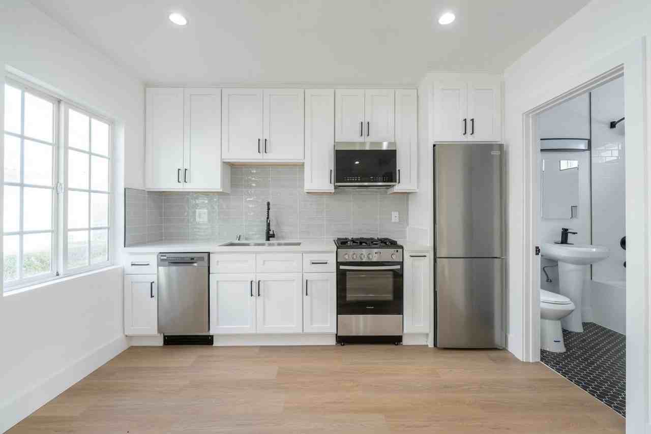 4707 N Figueroa St - Photo 6 of 11