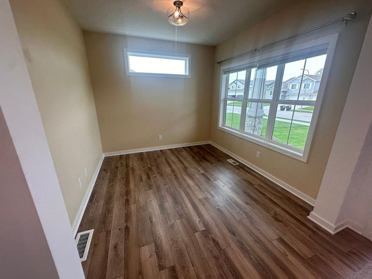5205 Helwig Ave - Photo 5 of 40