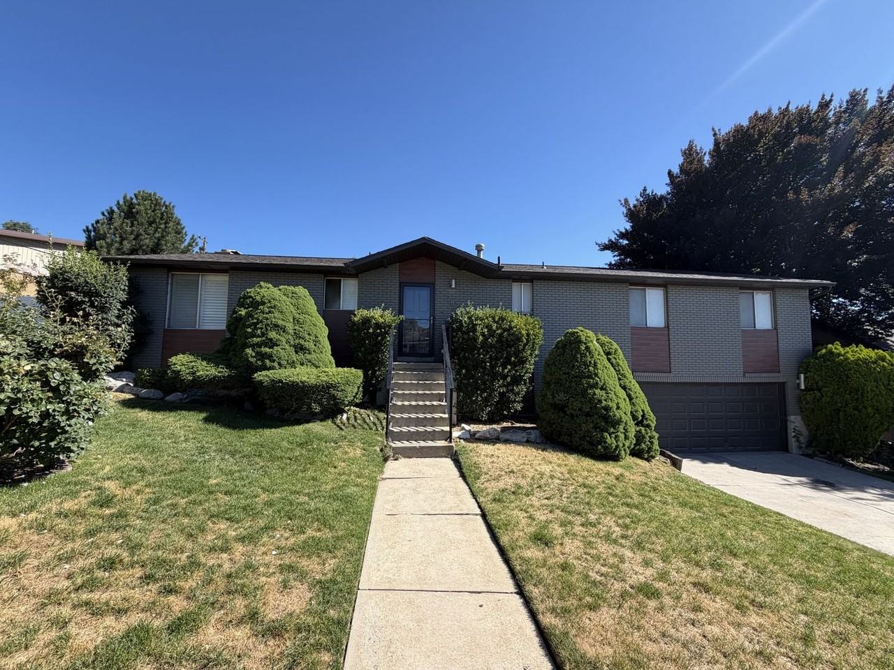 286 Paulette Way - Photo 2 of 32
