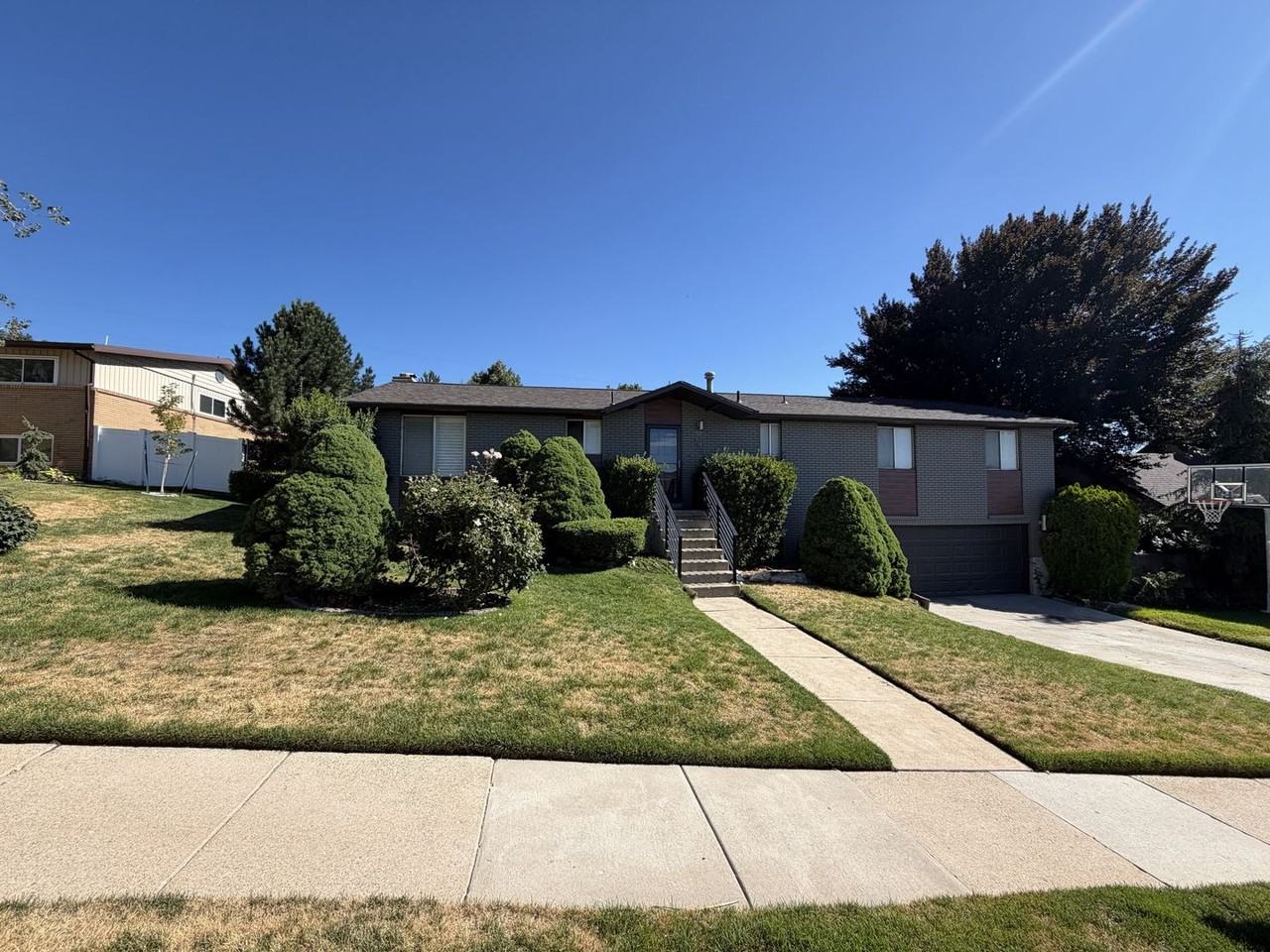 286 Paulette Way - Photo 3 of 32
