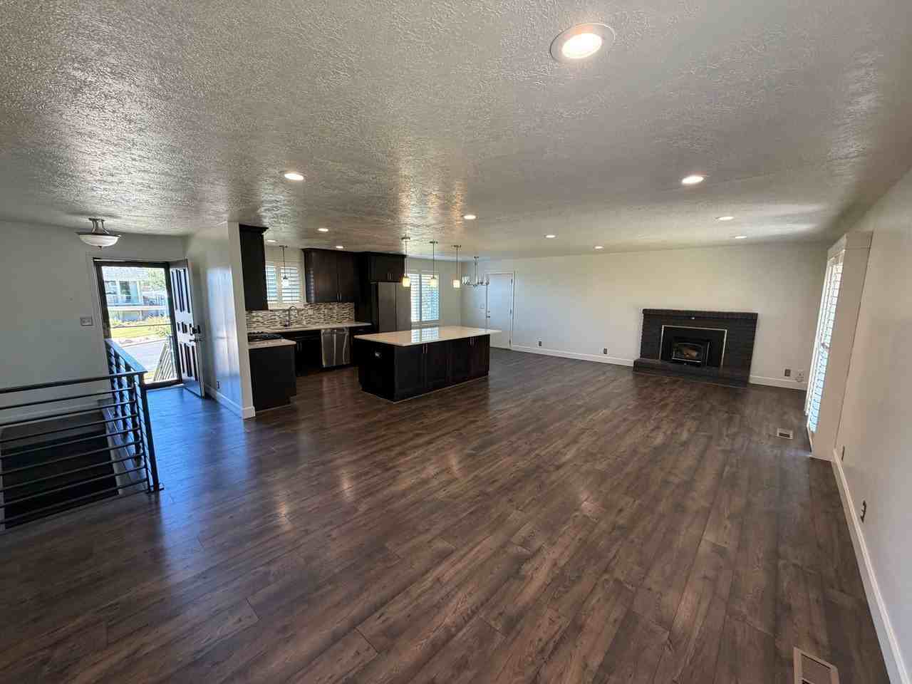 286 Paulette Way - Photo 5 of 32