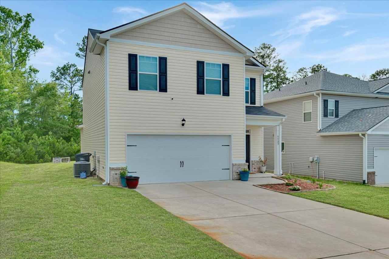 1127 Sims Dr - Photo 3 of 41