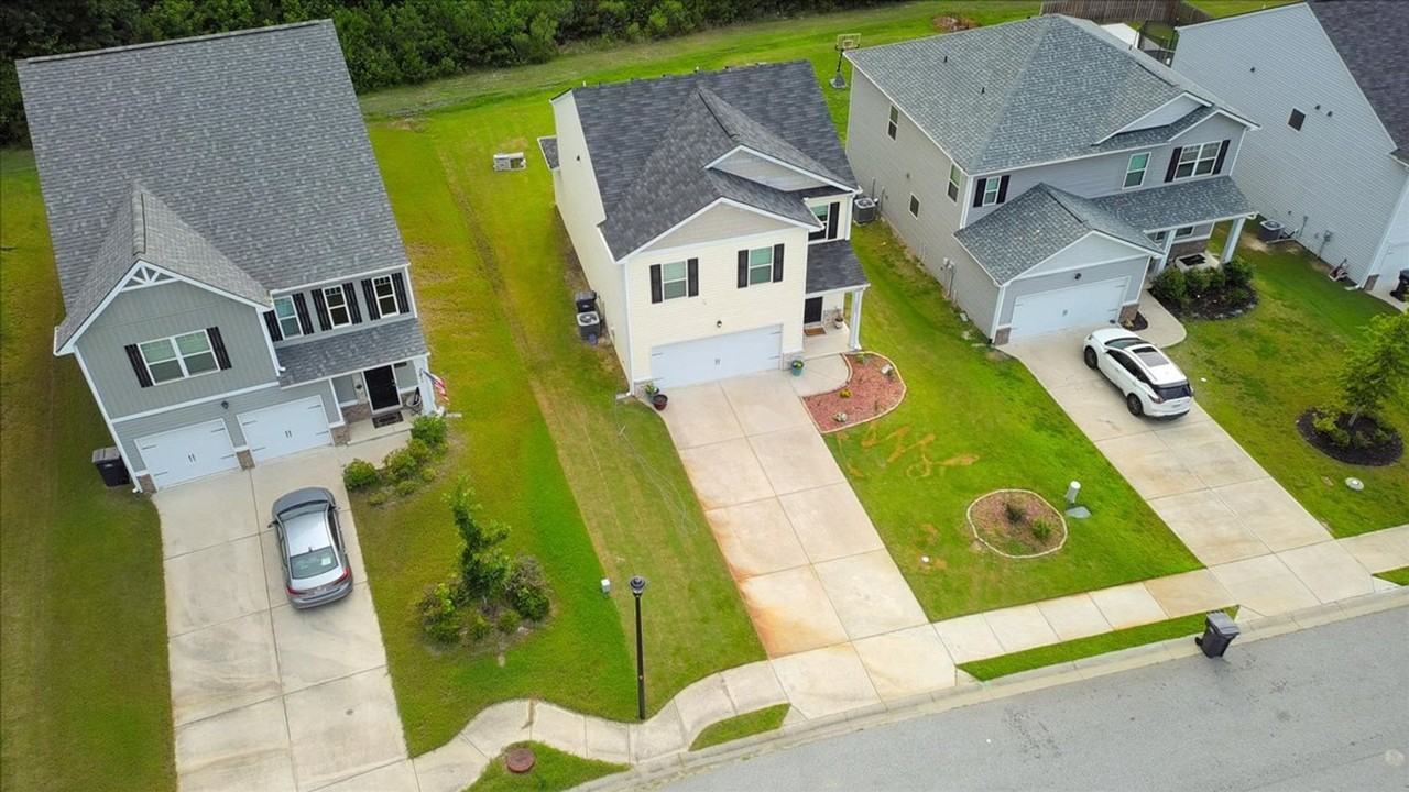 1127 Sims Dr - Photo 5 of 41