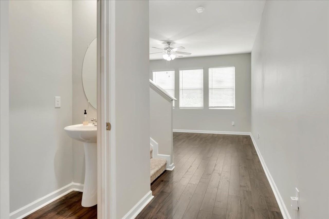 1127 Sims Dr - Photo 6 of 41