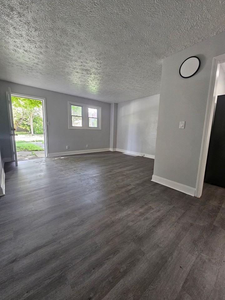 14201 Westropp Ave - Photo 5 of 26