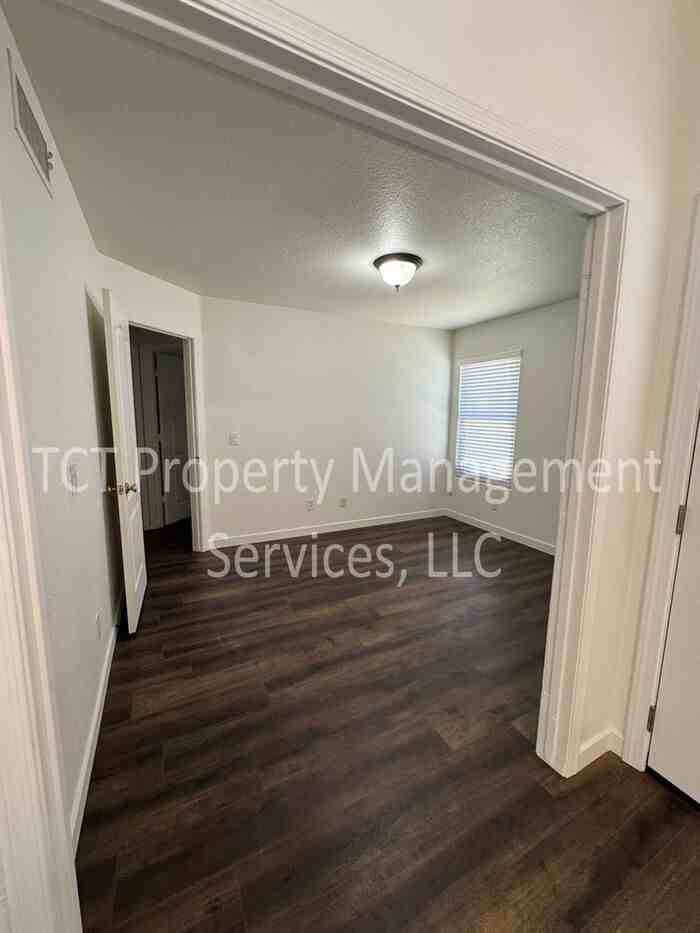 9317 E Olla Ave - Photo 7 of 18