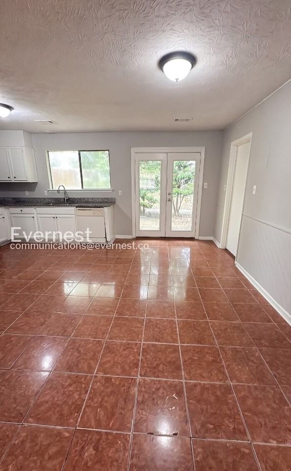 596 Crestmont Ct - Photo 7 of 27