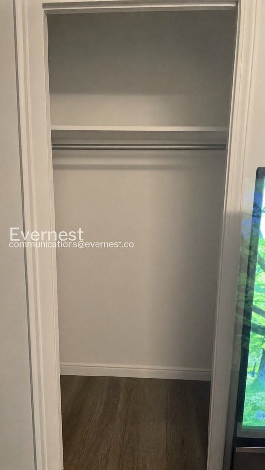 1140 Redford Dr Se - Photo 3 of 8