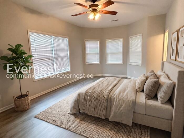 295 Sterling St Se - Photo 3 of 19