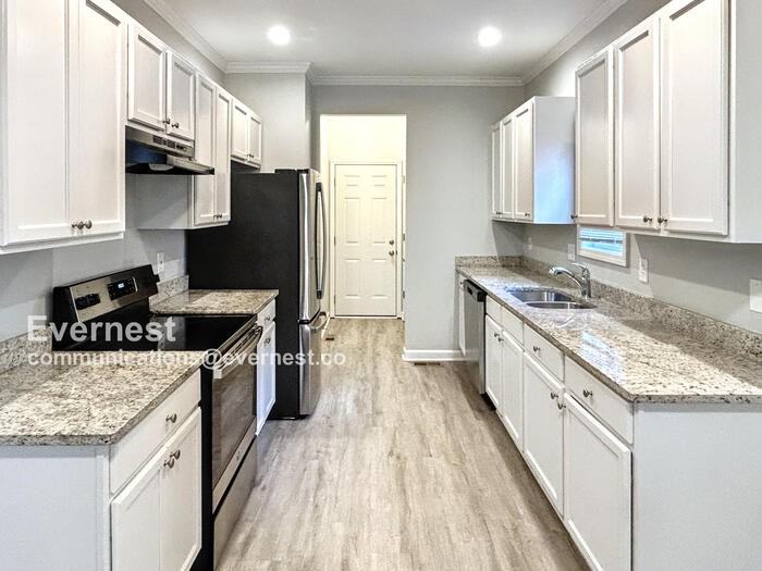 295 Sterling St Se - Photo 4 of 19