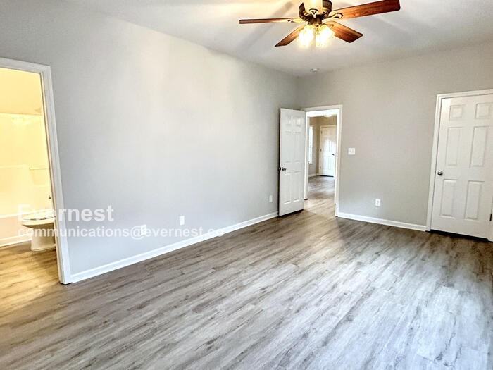 295 Sterling St Se - Photo 6 of 19