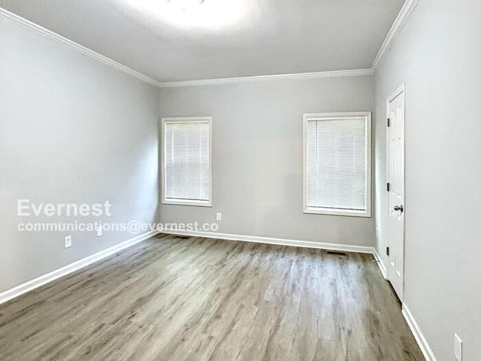 295 Sterling St Se - Photo 7 of 19