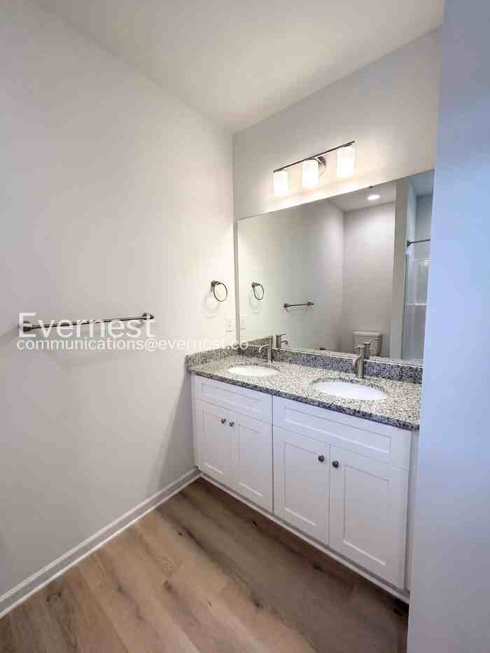 725 N Mcfarland St - Photo 5 of 15