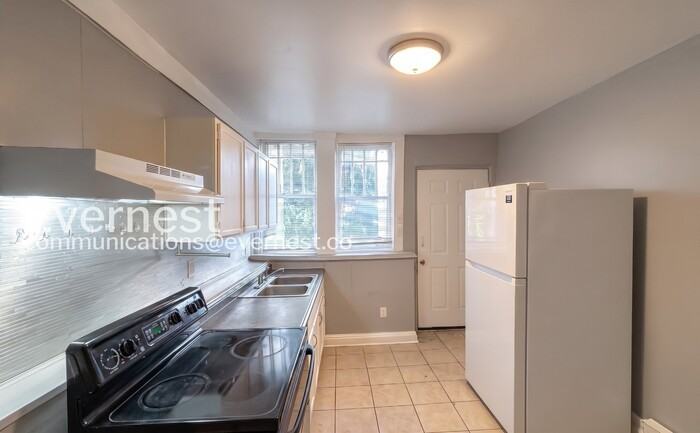 32 Woodlawn Dr #2 - Photo 2 of 19