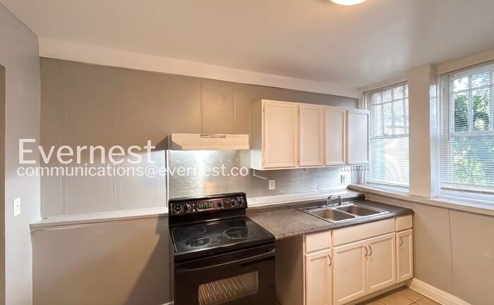32 Woodlawn Dr #2 - Photo 4 of 19