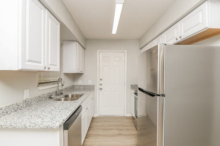 1214 Lynn St - Photo 5 of 19