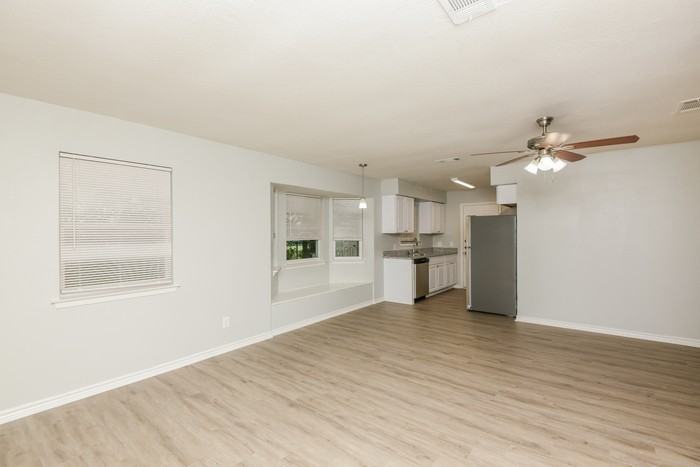 1214 Lynn St - Photo 7 of 19