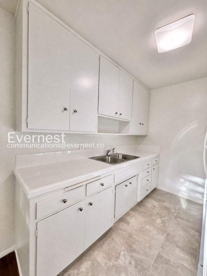 1261 E 1st St - Photo 2 of 20