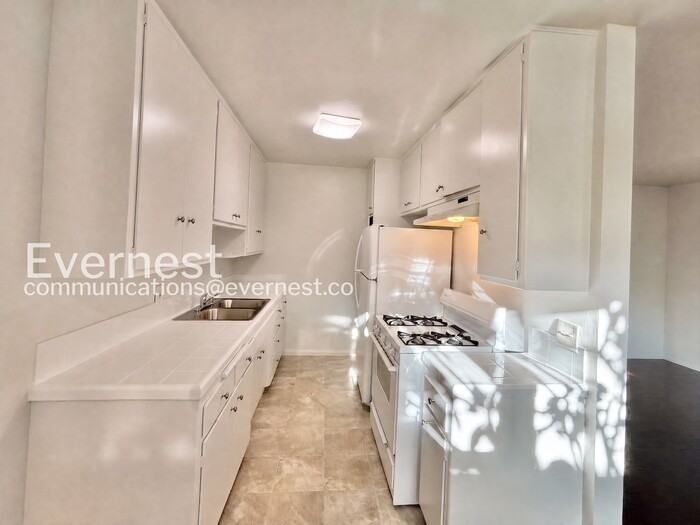 1261 E 1st St - Photo 5 of 20