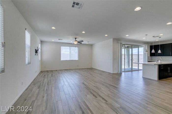 7445 Fleeting Joys Ave - Photo 7 of 47