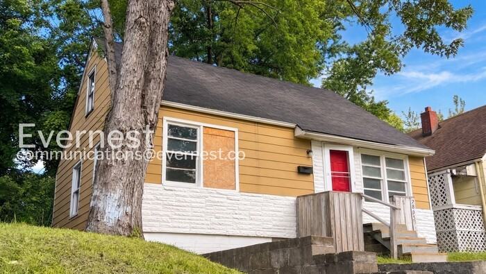 2833 Van Brunt Blvd - Photo 2 of 15