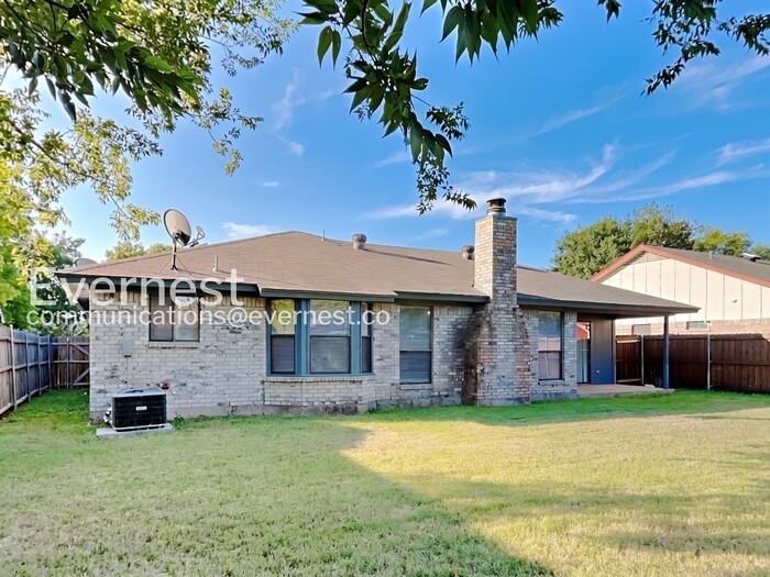 1800 Willow Vale Dr - Photo 2 of 23