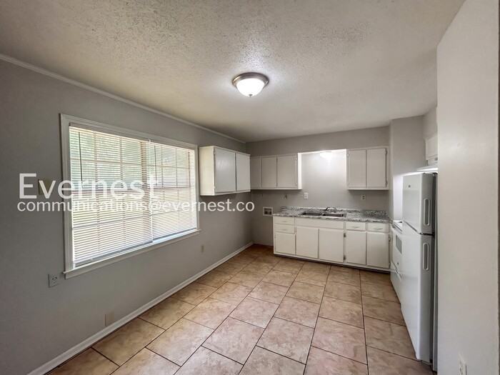 8044 Oakbrook Dr - Photo 3 of 24