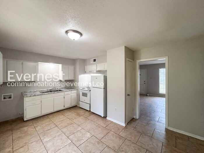 8044 Oakbrook Dr - Photo 4 of 24