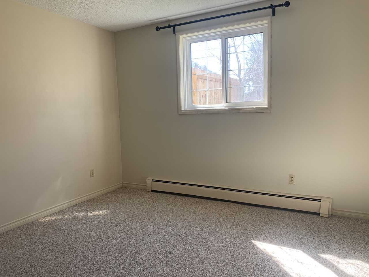 10025 152 St Nw - Photo 7 of 19