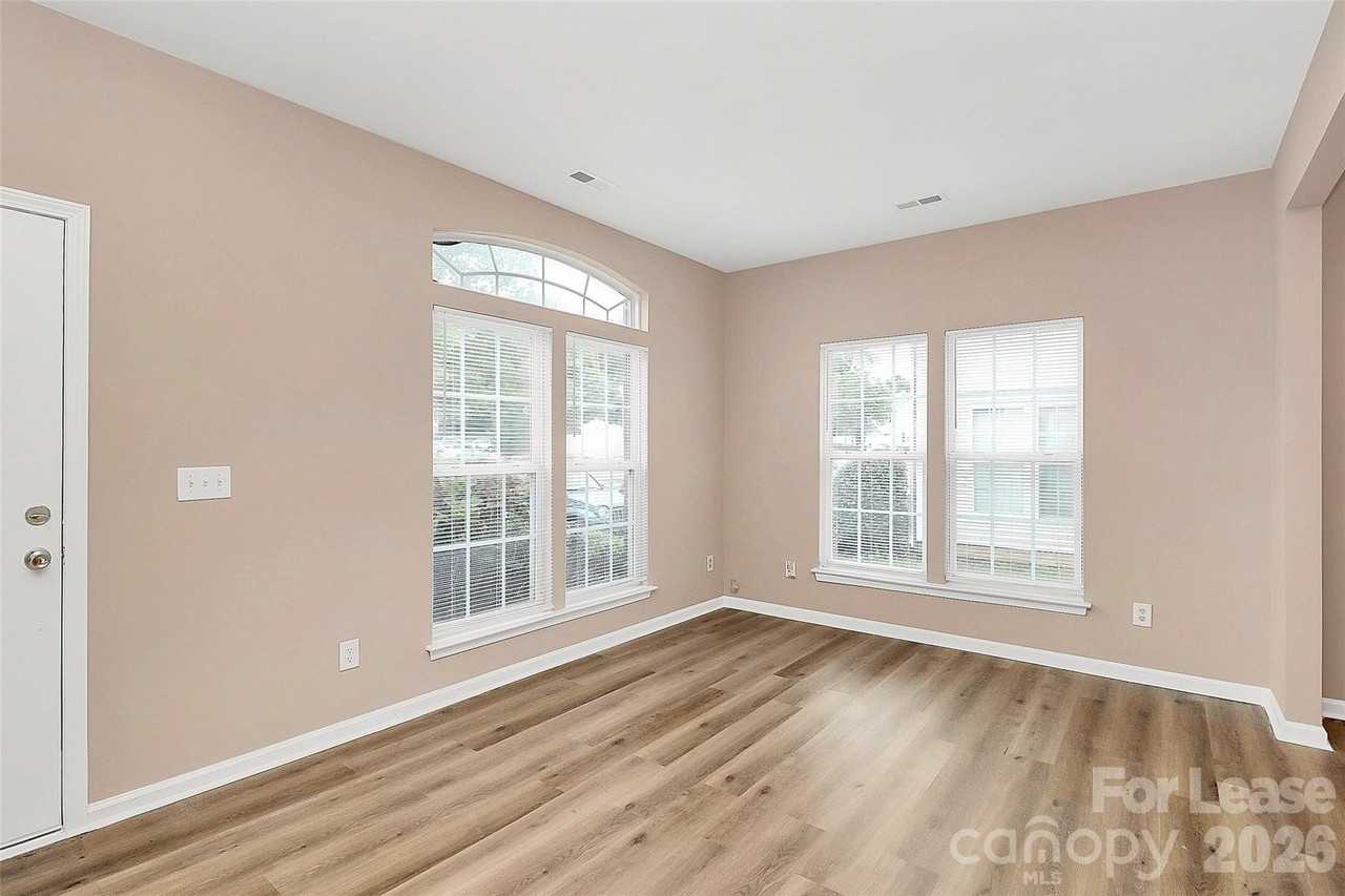 12260 Jessica Pl - Photo 7 of 8