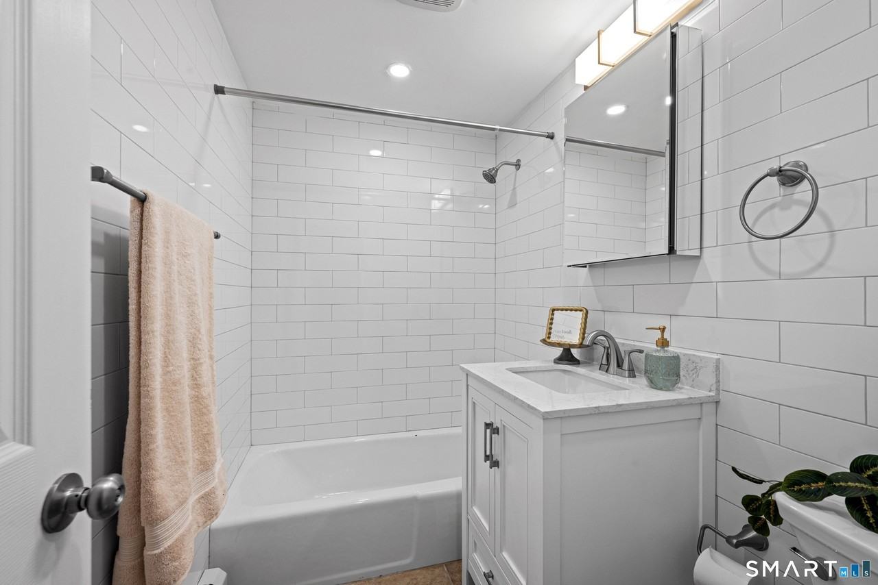 149 Garfield Ave - Photo 6 of 10