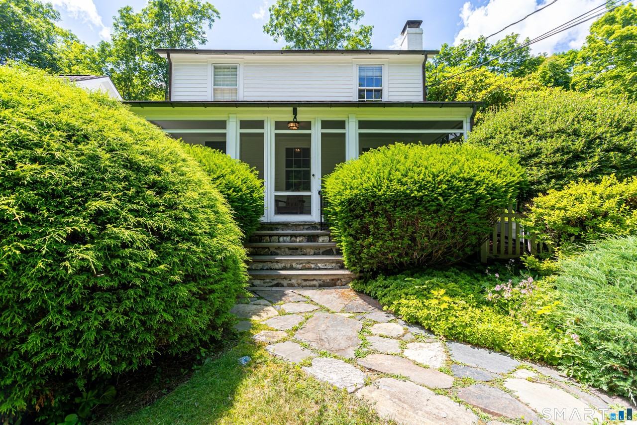 896 Westport Rd - Photo 4 of 33