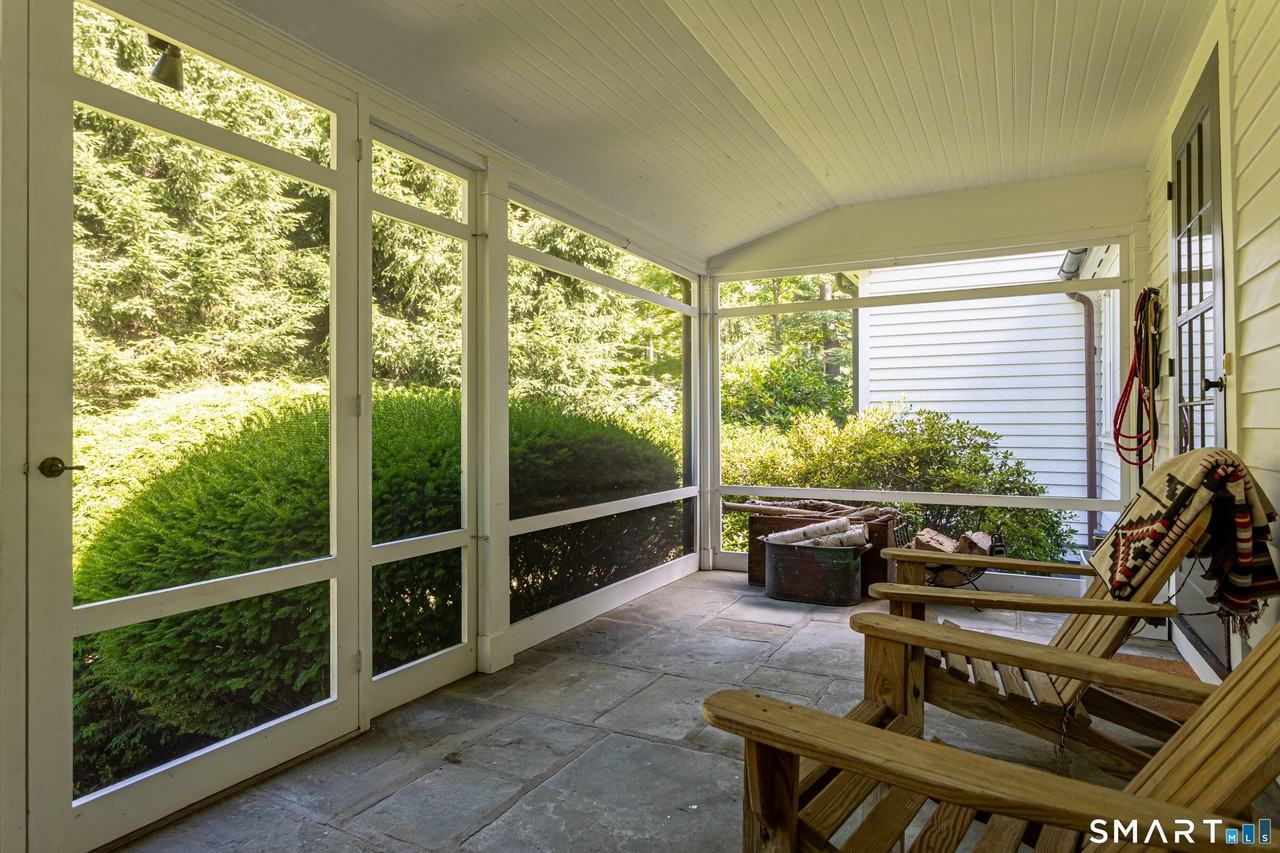 896 Westport Rd - Photo 5 of 33