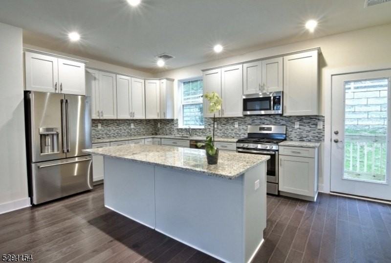 702 Parkview Ln - Photo 3 of 15