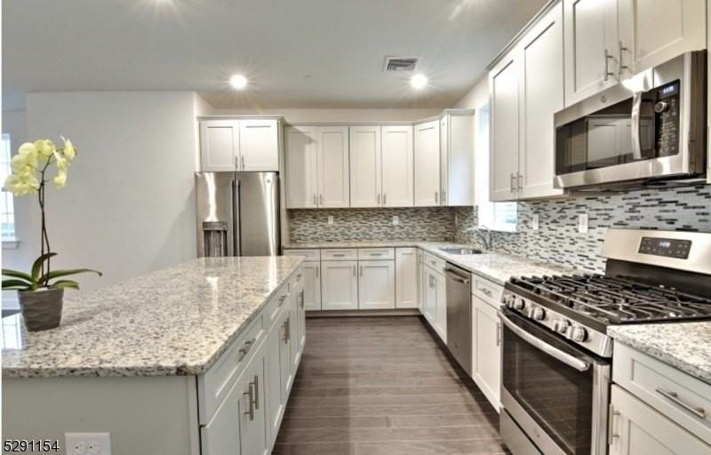 702 Parkview Ln - Photo 4 of 15