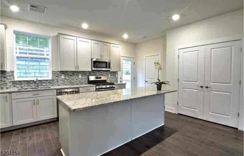 702 Parkview Ln - Photo 5 of 15