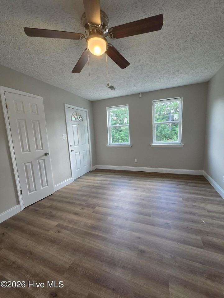 2420 Dublin Ct - Photo 2 of 12