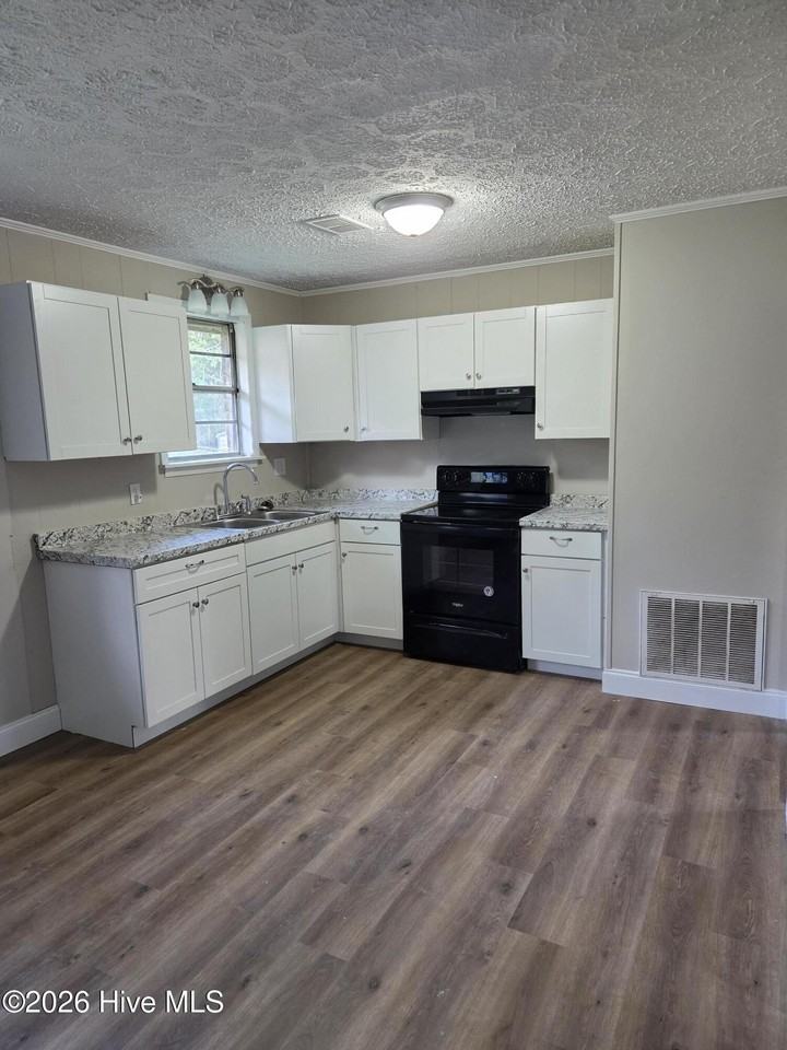 2420 Dublin Ct - Photo 3 of 12