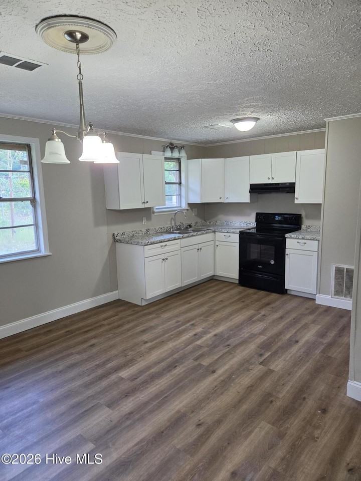 2420 Dublin Ct - Photo 4 of 12