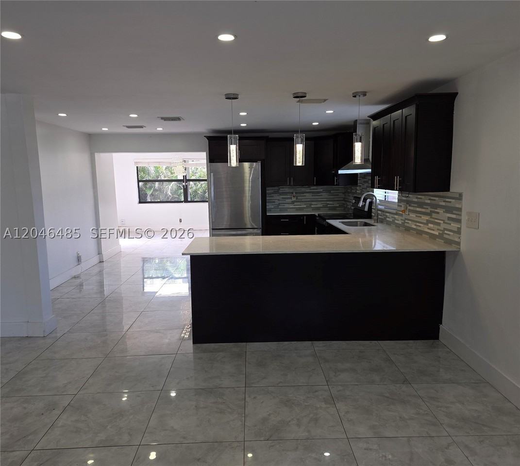 323 Nw 4th Pl - Photo 5 of 25
