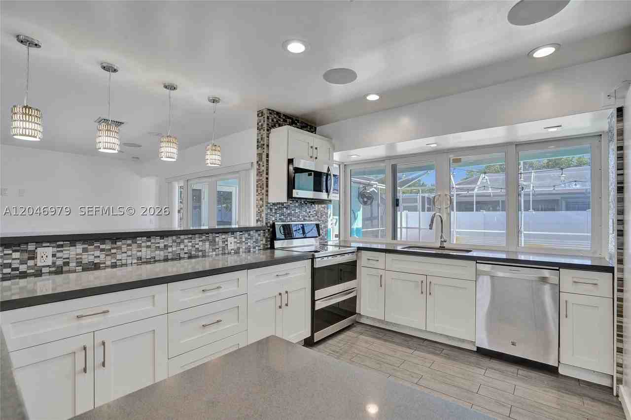 9240 Sw 54th St - Photo 2 of 45