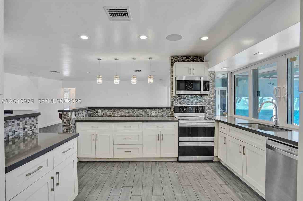 9240 Sw 54th St - Photo 3 of 45